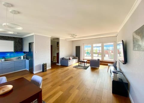 TV and multimedia, Kitchen or kitchenette, Living room, Seating area