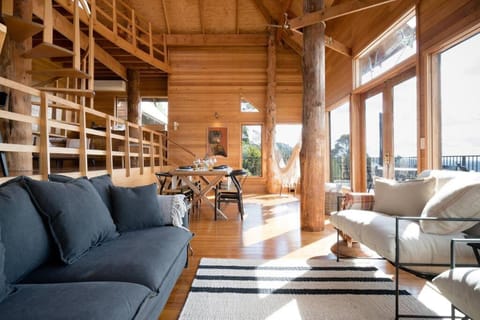 Esk Treehouse Cabin Unique Home with River Views Cabin in Tasmania