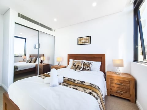 Bed, Bedroom, towels