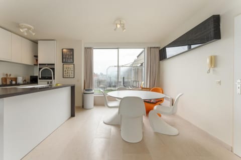 Dining area, kitchen