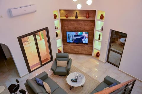 TV and multimedia, Living room, Seating area, air conditioner