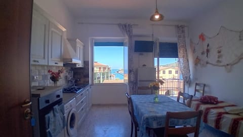 Kitchen or kitchenette, Sea view