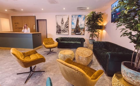 TV and multimedia, Lobby or reception, Seating area