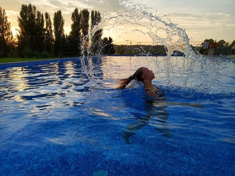 Swimming pool, Swimming pool