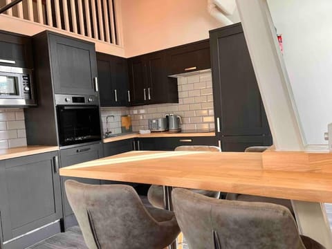 Potters Loft, Bowness Centre, Parking, Lake Access Apartment in Bowness-on-Windermere