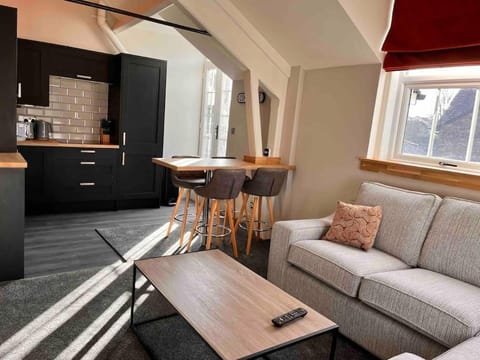 Potters Loft, Bowness Centre, Parking, Lake Access Apartment in Bowness-on-Windermere