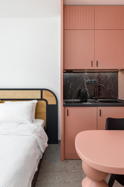 Bed, Kitchen or kitchenette