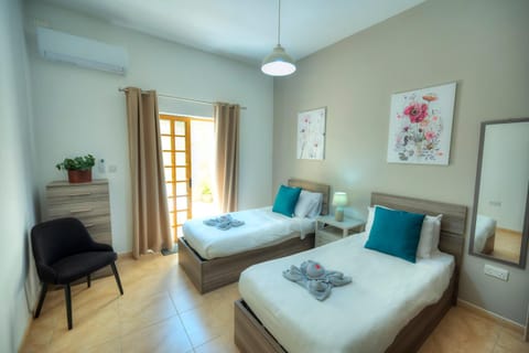 3bedroom house with yard and roof terrace CZER1-1 Apartment in Sliema