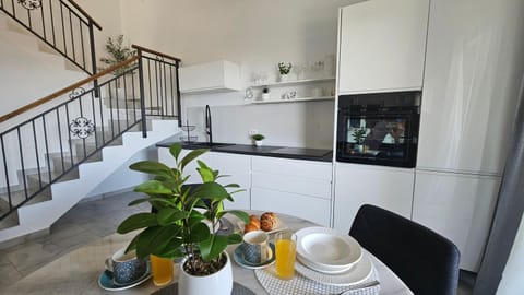 Dining area, kitchen