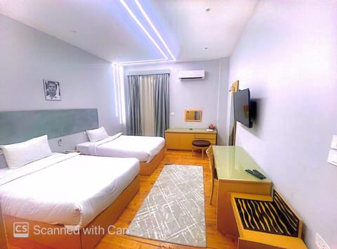 Bed, TV and multimedia, Photo of the whole room, Bedroom, air conditioner