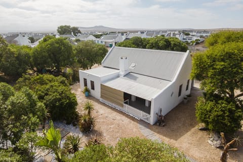 Property building, Day, Natural landscape, Bird's eye view, Balcony/Terrace, River view