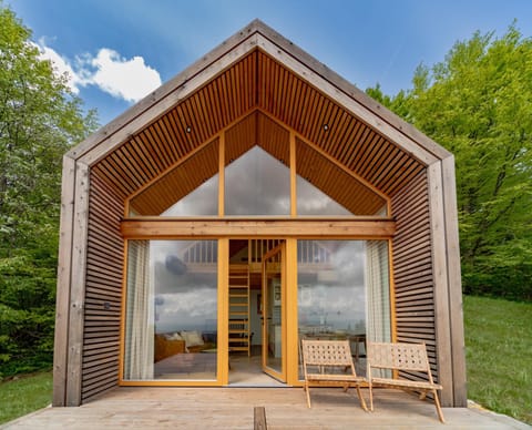Property building, Patio, Day, Bird's eye view, Balcony/Terrace, Garden view, Lake view, Mountain view, furniture, internet