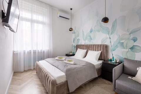Bed, TV and multimedia, Photo of the whole room, Bedroom, towels, air conditioner