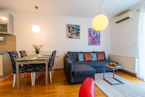 Living room, Seating area, Dining area, air conditioner
