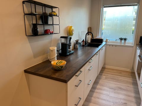 Nyrenoveret lejlighed med balkon og parkering Apartment in Region of Southern Denmark