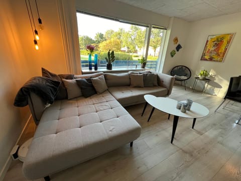 Nyrenoveret lejlighed med balkon og parkering Apartment in Region of Southern Denmark