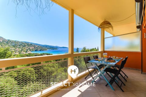 Day, Natural landscape, View (from property/room), Balcony/Terrace, Dining area, Mountain view, Sea view