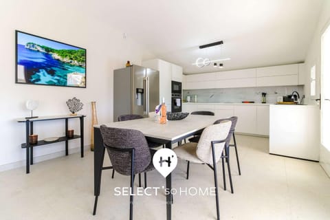 TV and multimedia, Kitchen or kitchenette, Dining area, oven