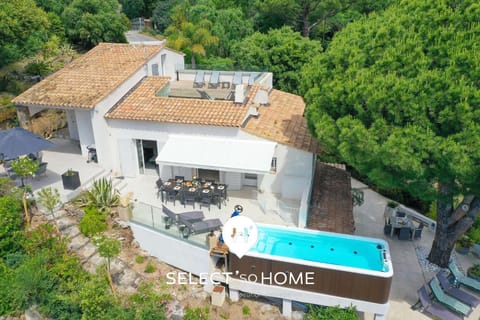 Property building, Patio, Spring, Day, Pool view, Swimming pool, sunbed