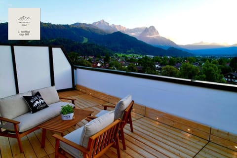View (from property/room), Balcony/Terrace, Seating area, Landmark view, Mountain view