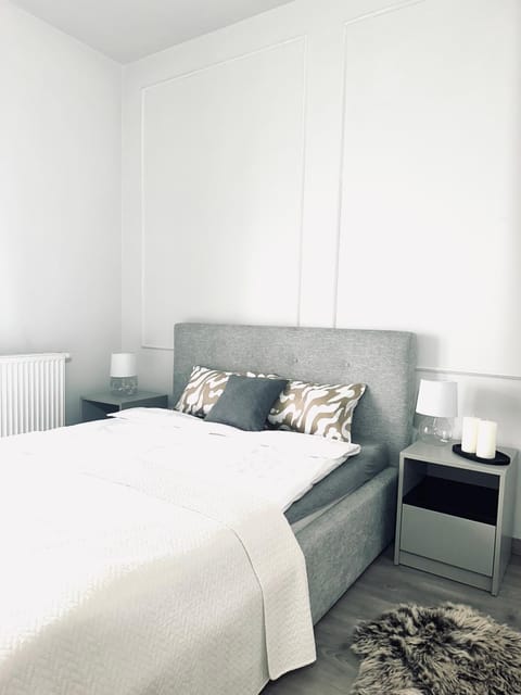 Bed, Photo of the whole room, Bedroom, internet