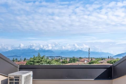 Day, Natural landscape, View (from property/room), Balcony/Terrace, Lake view, Mountain view