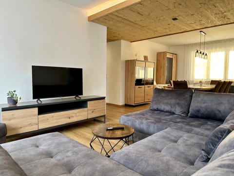 Communal lounge/ TV room, TV and multimedia, Living room