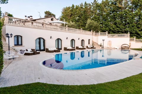 Property building, Swimming pool
