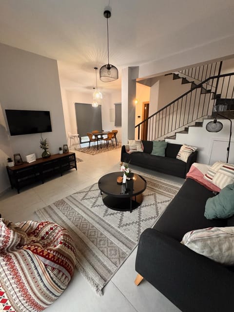 TV and multimedia, Living room, Dining area, internet
