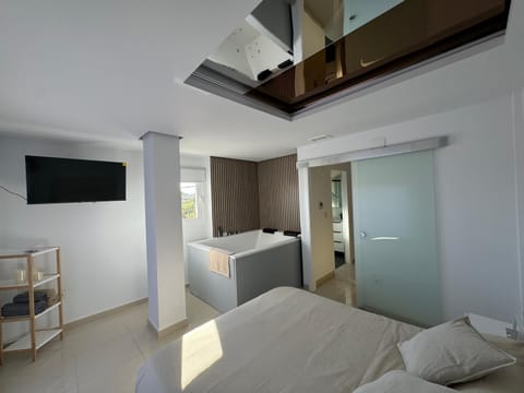 Hot Tub, TV and multimedia, Bedroom