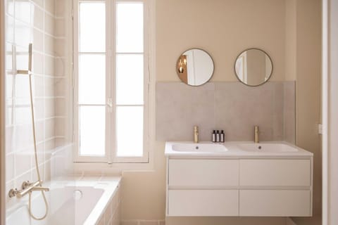 Chic apartment - 5BR-10P - Grenelle-Eiffel Tower Apartment in Paris