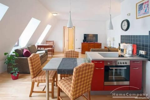 Kitchen or kitchenette, Living room, Seating area, Dining area, dishwasher, oven, pet friendly, stove
