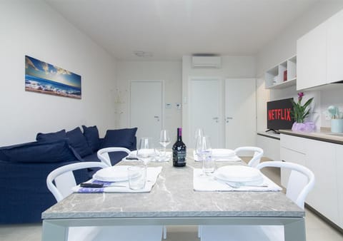 TV and multimedia, Kitchen or kitchenette, Dining area