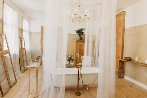Bathroom, Bath