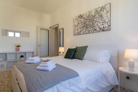 Bed, Bedroom, towels, wardrobe