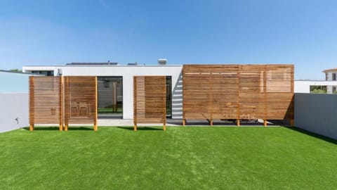 Property building, Facade/entrance, Off site