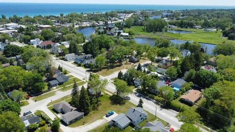 Oscoda Hilltop Haven - Great Location near Beach! House in Oscoda