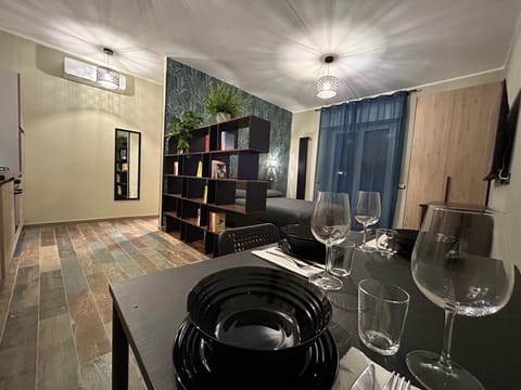 Photo of the whole room, Dining area, air conditioner