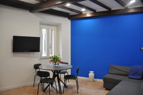 Communal lounge/ TV room, Seating area, Dining area