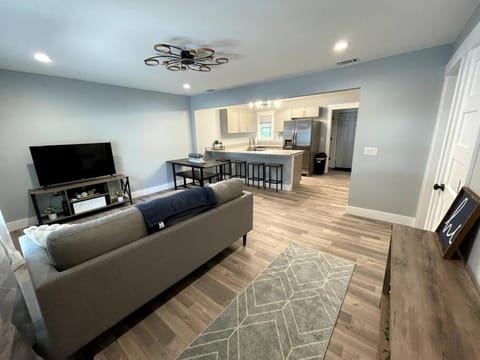 Cozy Savannah 5BR Home House in Savannah