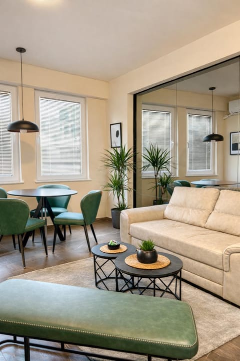 2-Bedroom Luxe with FREE parking by He-Ra Apartments Skopje Apartment in Skopje