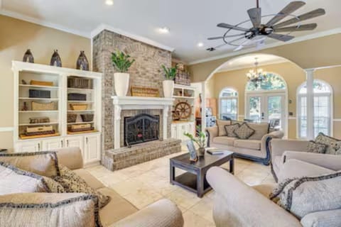 Living room, Seating area, fireplace