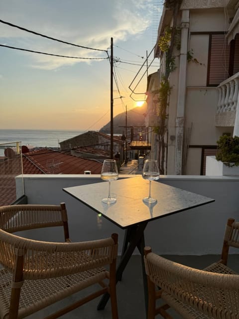 Michalelis Loft & Cave Apartment in İzmir Province