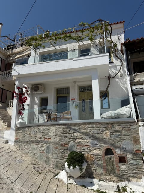 Michalelis Loft & Cave Apartment in İzmir Province