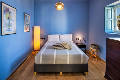 Bed, Decorative detail, Bedroom