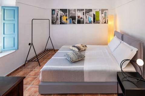 Bed, Decorative detail, Bedroom