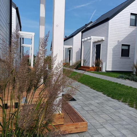 Property building, Day