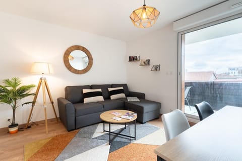 Communal lounge/ TV room, Living room, Seating area
