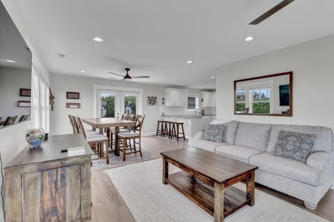 Oceanwatch Cottage House in Topsail Beach