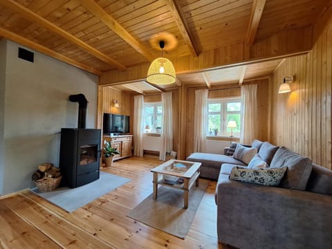 Communal lounge/ TV room, TV and multimedia, Living room, Seating area, Evening entertainment, flat iron